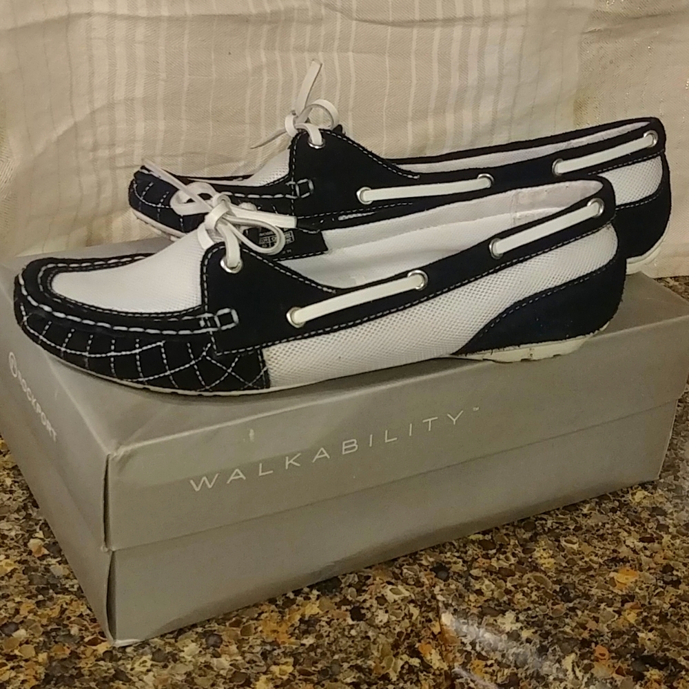 Like new washable Rockport walkability flats.